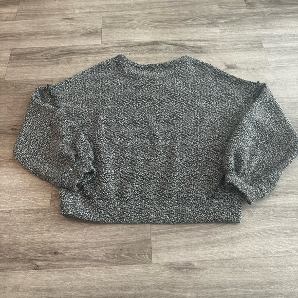 Peach Love Black and White sweater - Picture 2 of 7